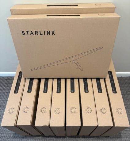 Vários kits Starlink por abrir, em stock