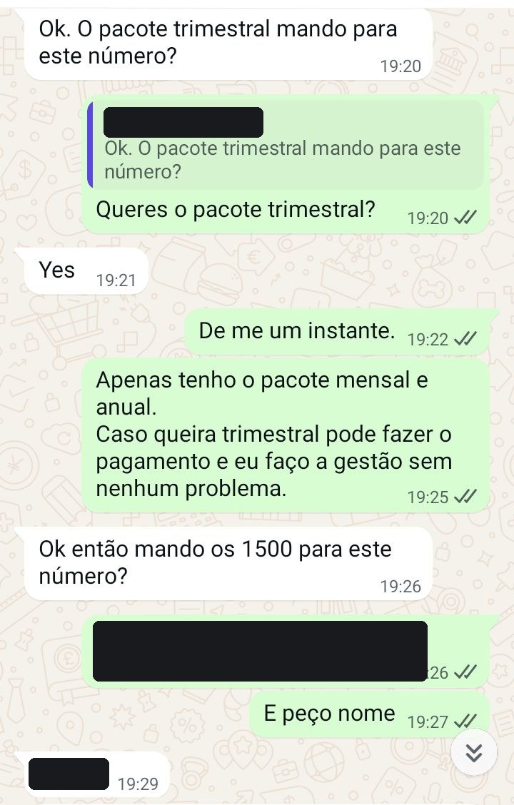 Conversa de WhatsApp sobre subscrição de pacote, com dados pessoais censurados